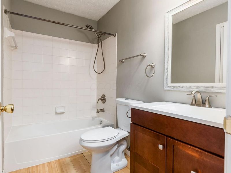 908 Portlock Drive , Columbus, OH 43228 Photo 28