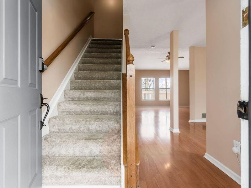 908 Portlock Drive , Columbus, OH 43228 Photo 3