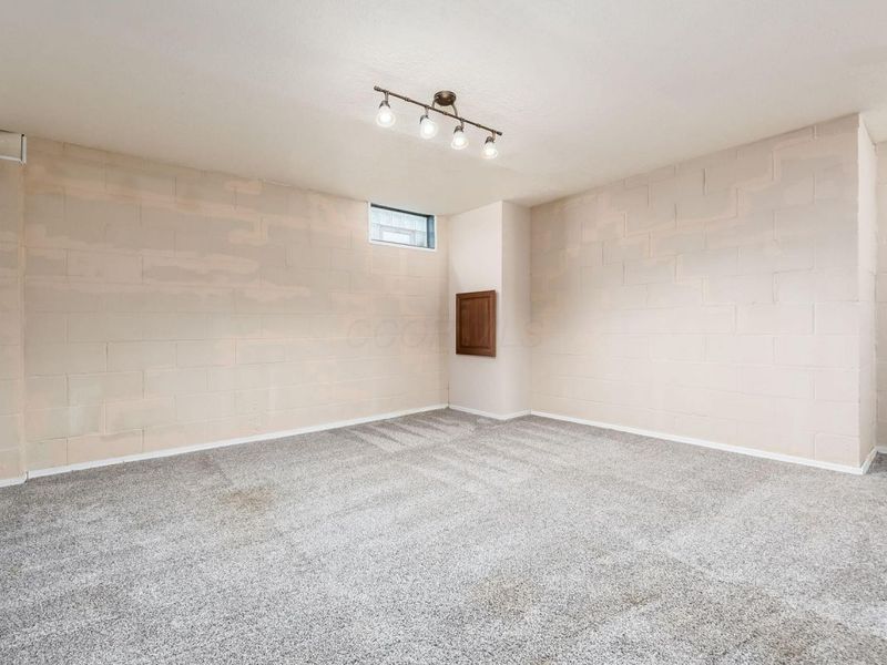 908 Portlock Drive , Columbus, OH 43228 Photo 31