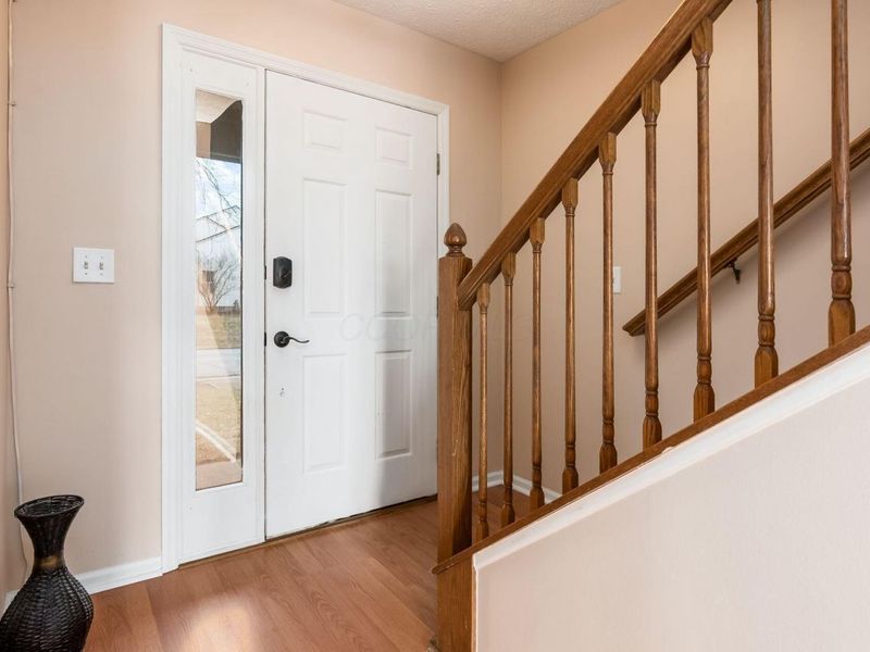 908 Portlock Drive , Columbus, OH 43228 Photo 4