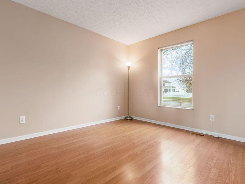 908 Portlock Drive , Columbus, OH 43228 Photo 5