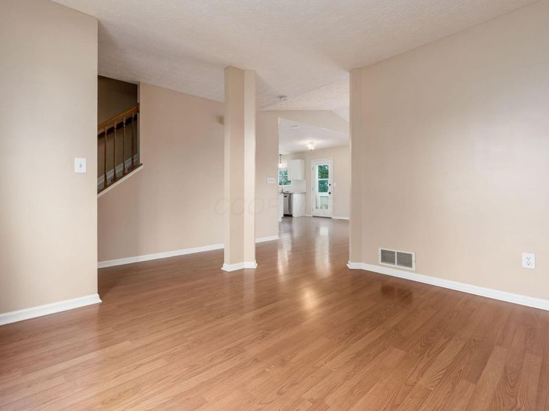 908 Portlock Drive , Columbus, OH 43228 Photo 6