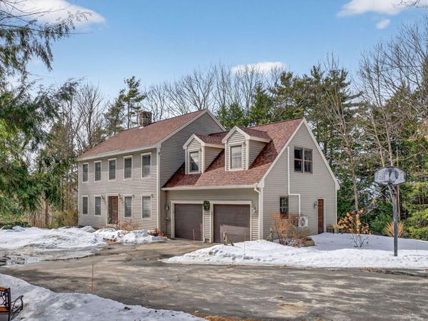 15 Presidential View, Raymond, ME 04071