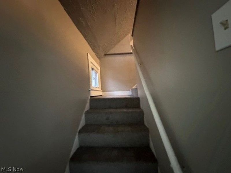 483 Douglas Street, Akron, OH 44307 Photo 11