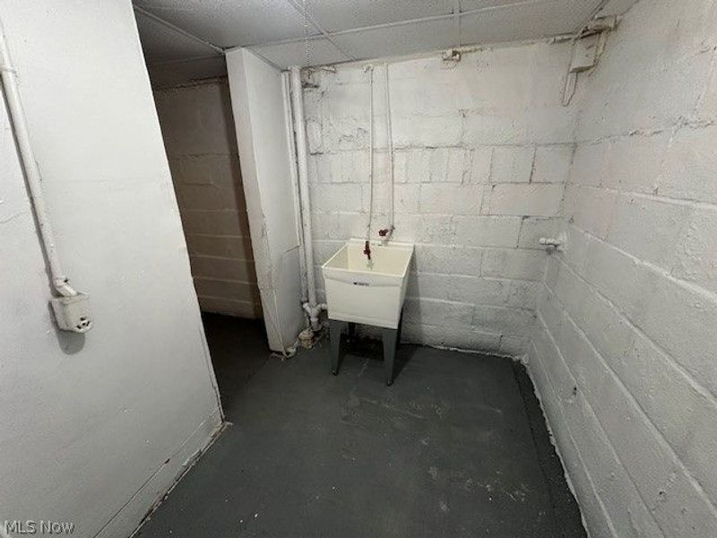 483 Douglas Street, Akron, OH 44307 Photo 16