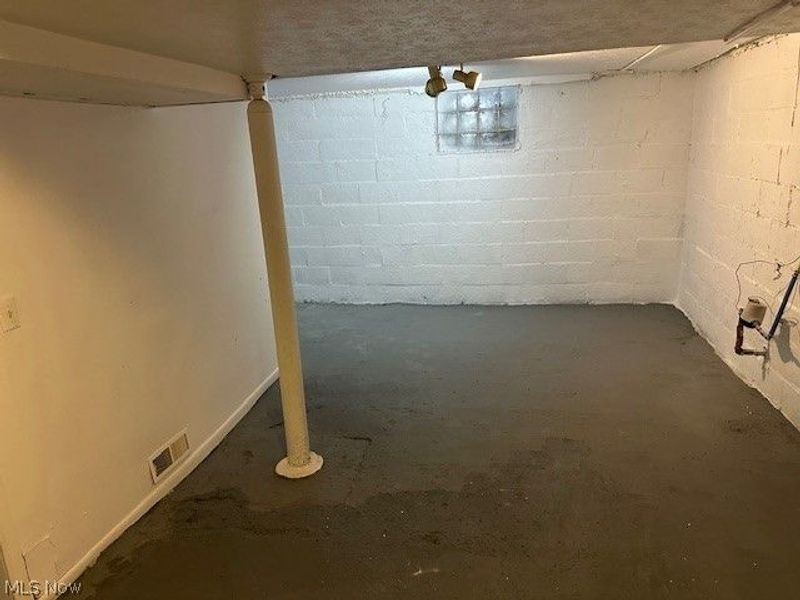 483 Douglas Street, Akron, OH 44307 Photo 17