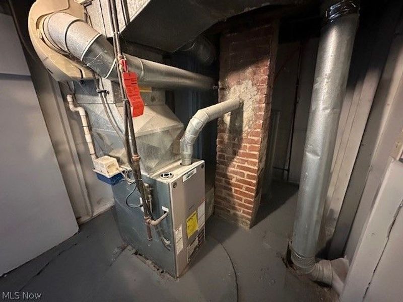 483 Douglas Street, Akron, OH 44307 Photo 19