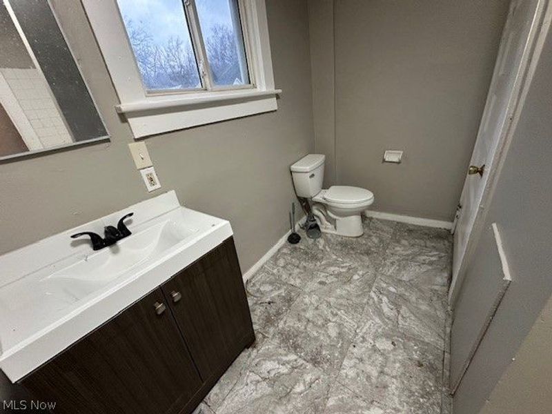 483 Douglas Street, Akron, OH 44307 Photo 6