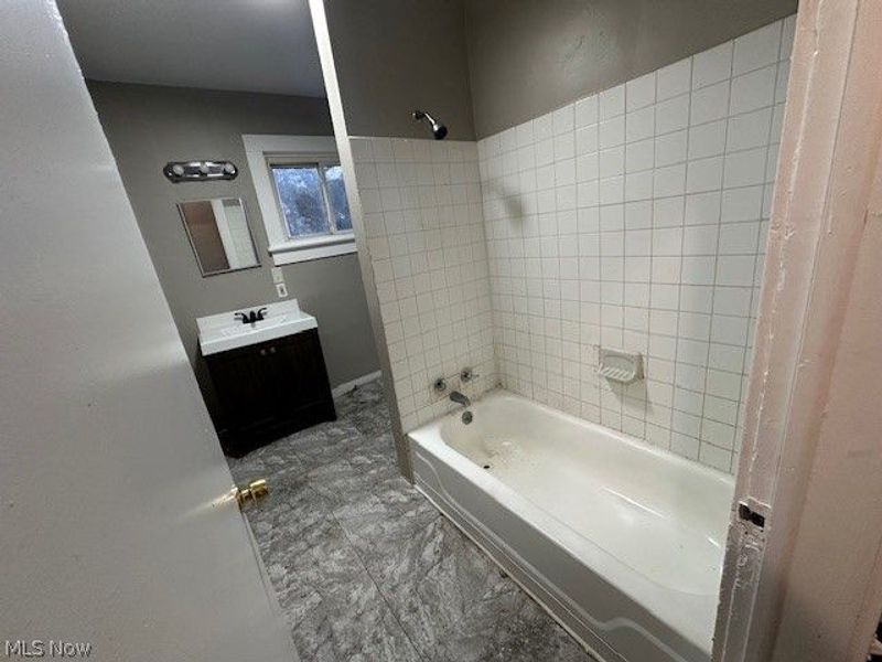 483 Douglas Street, Akron, OH 44307 Photo 7