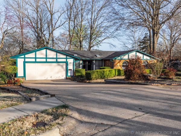 1801 Rolling Hills Place , Bartlesville, OK 74006