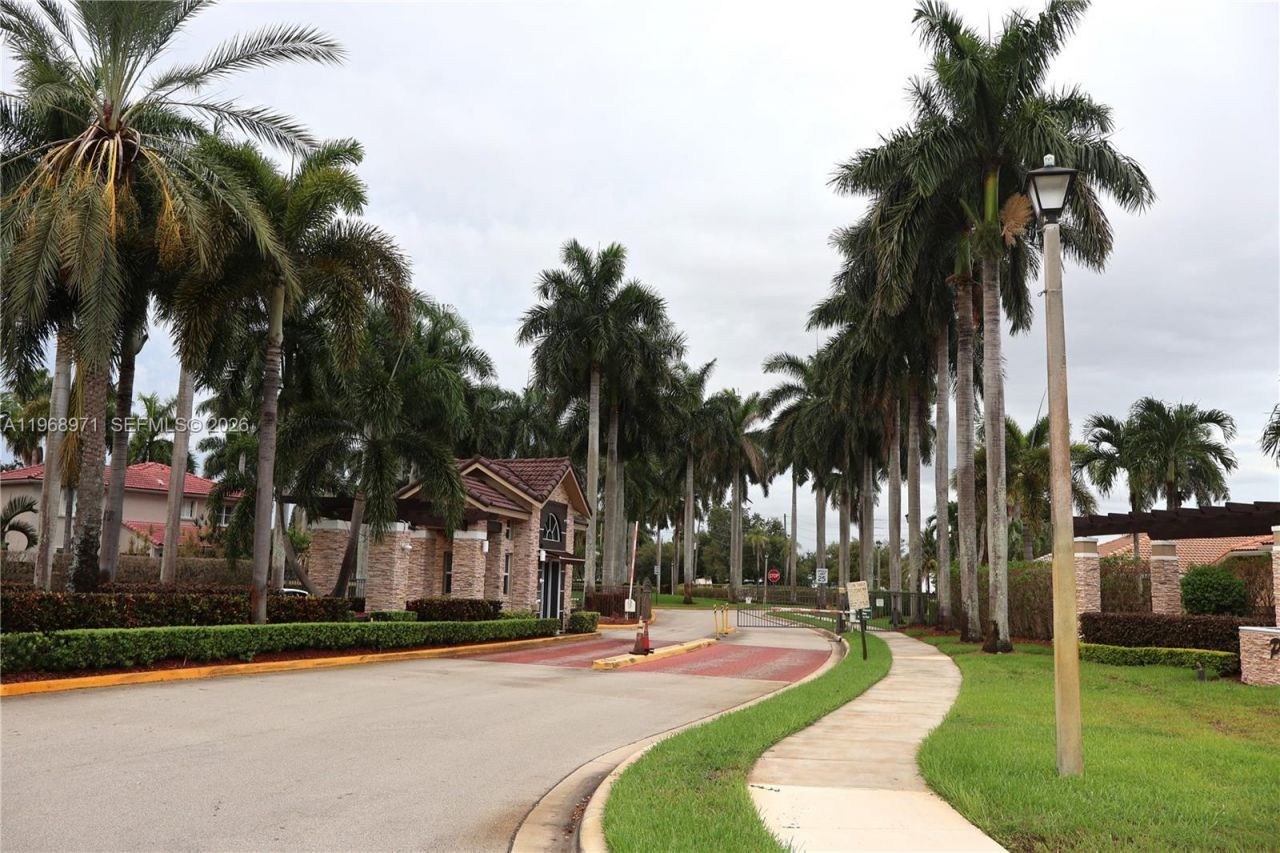 14070 S Forest Oak Cir, Davie, FL 33325 Photo