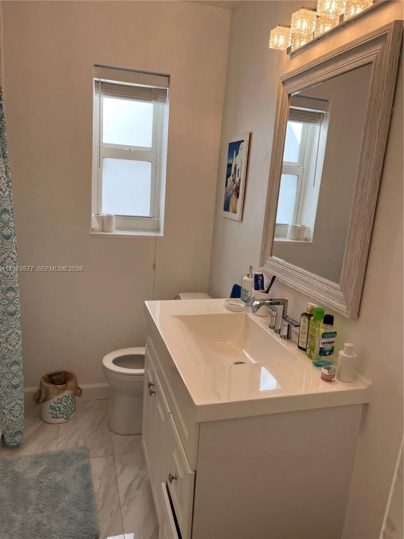 6910 Rue Notre Dame, Miami Beach, FL 33141 Photo