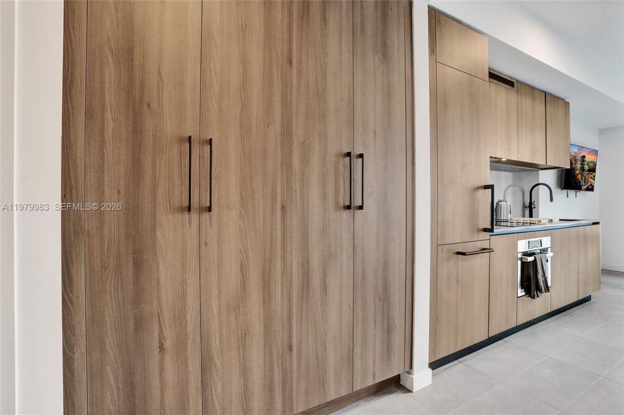 151 NE 5 , Unit 1404, Miami, FL 33132 Photo