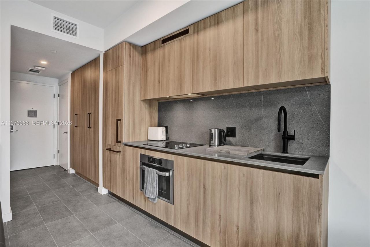 151 NE 5 , Unit 1404, Miami, FL 33132 Photo