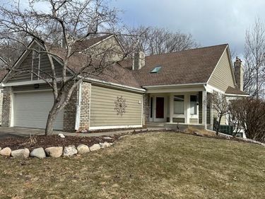 210 Wildwood Bay Drive, Mahtomedi, MN 55115
