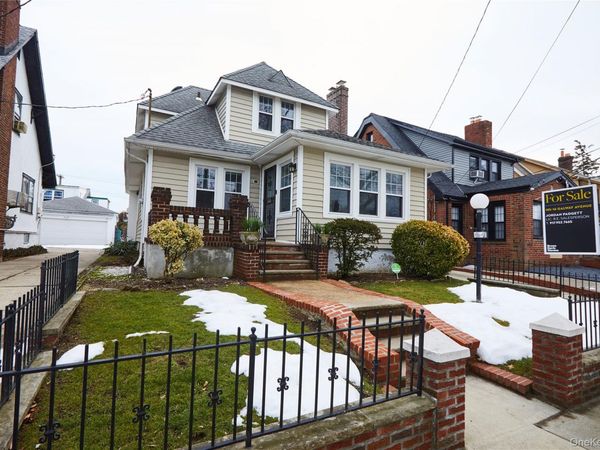 18516 Galway Avenue , Saint Albans, NY 11412