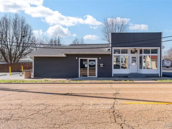 215 E Market Street, Troy, IL 62294