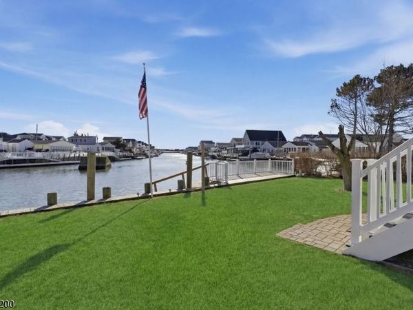 154 N Spinnaker Dr, Little Egg Harbor, NJ 08087
