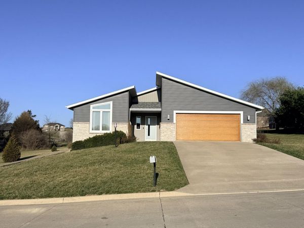227 PARADIGM DRIVE, Jefferson City, MO 65109