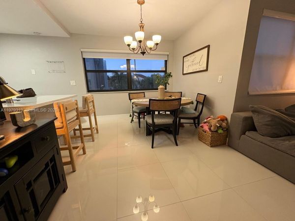 10280 NW 9th St Cir , Unit 202, Miami, FL 33172