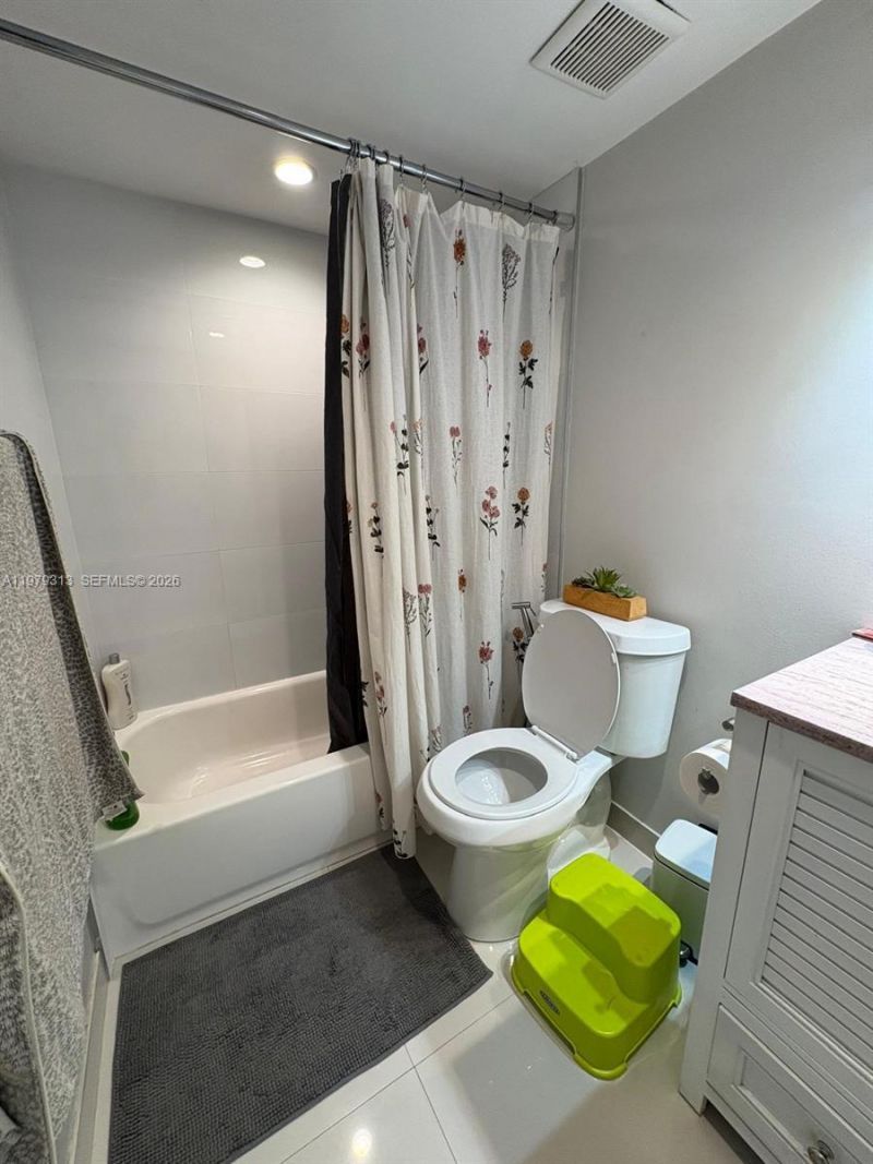 10280 NW 9th St Cir , Unit 202, Miami, FL 33172 Photo