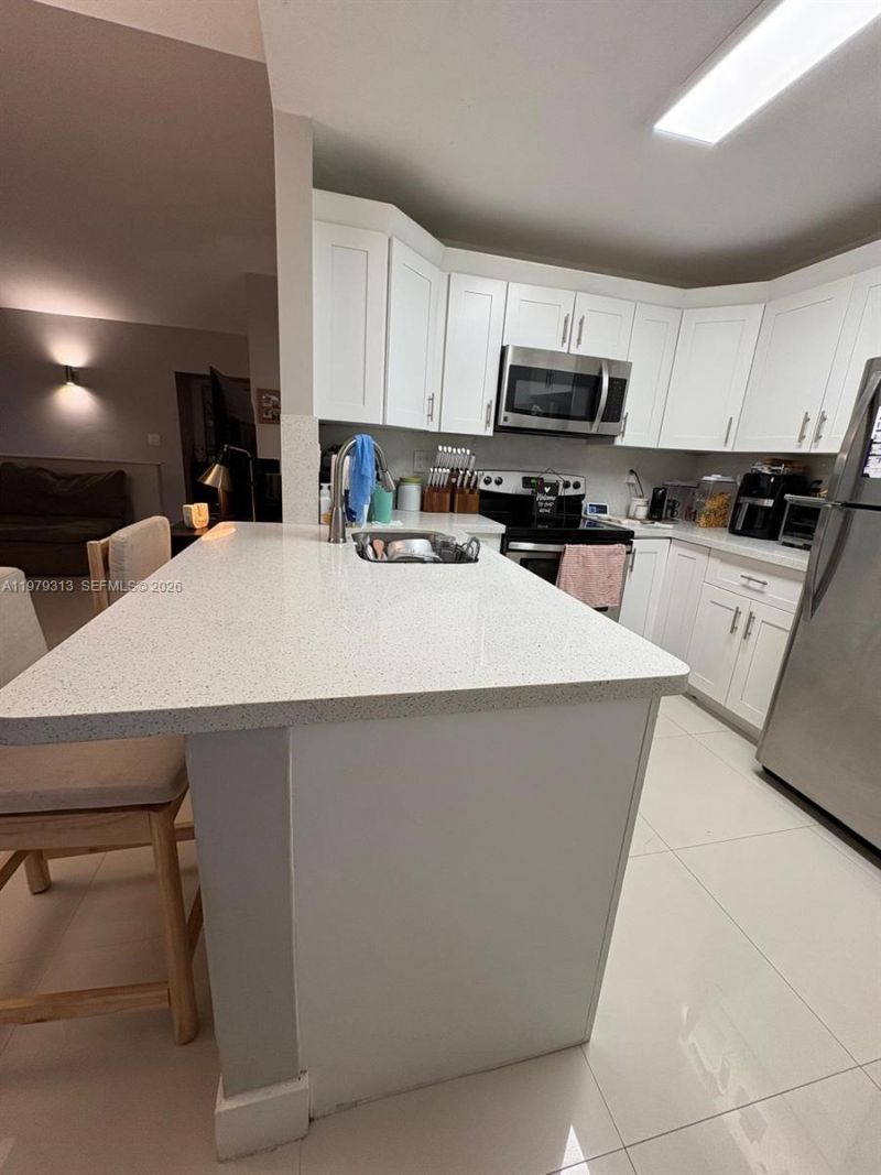 10280 NW 9th St Cir , Unit 202, Miami, FL 33172 Photo