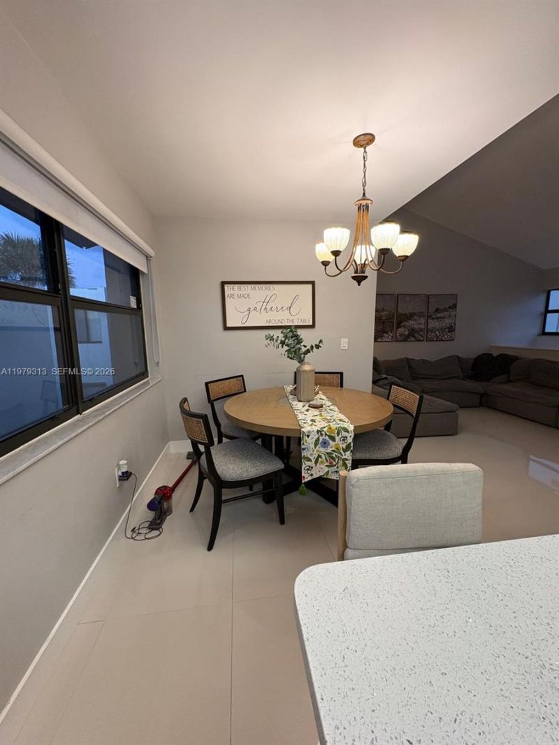 10280 NW 9th St Cir , Unit 202, Miami, FL 33172 Photo