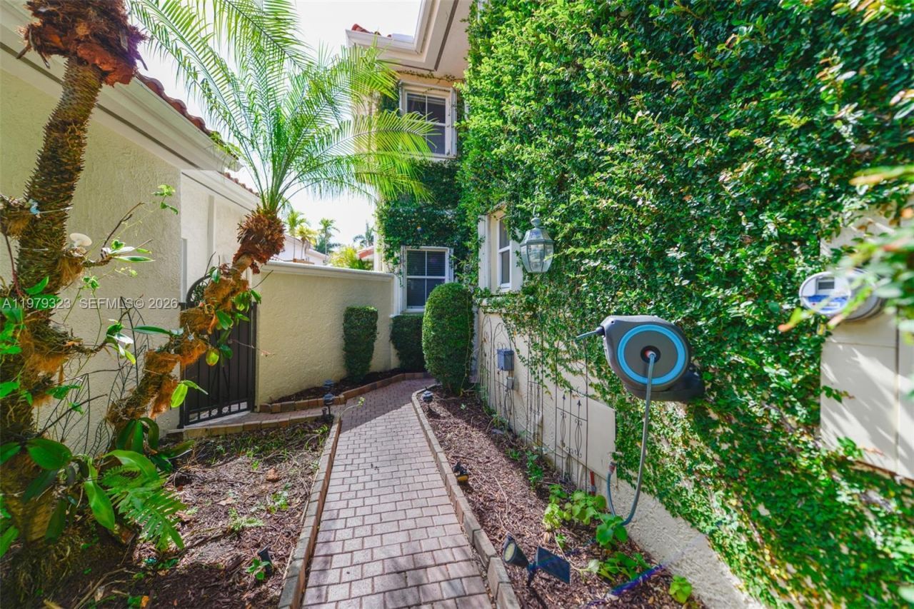 1448 Mariner Way , Hollywood, FL 33019 Photo