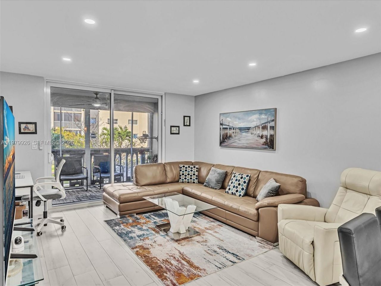 610 NE 12th Ave , Unit 203, Hallandale Beach, FL 33009 Photo