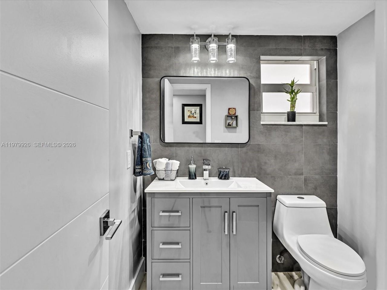 610 NE 12th Ave , Unit 203, Hallandale Beach, FL 33009 Photo