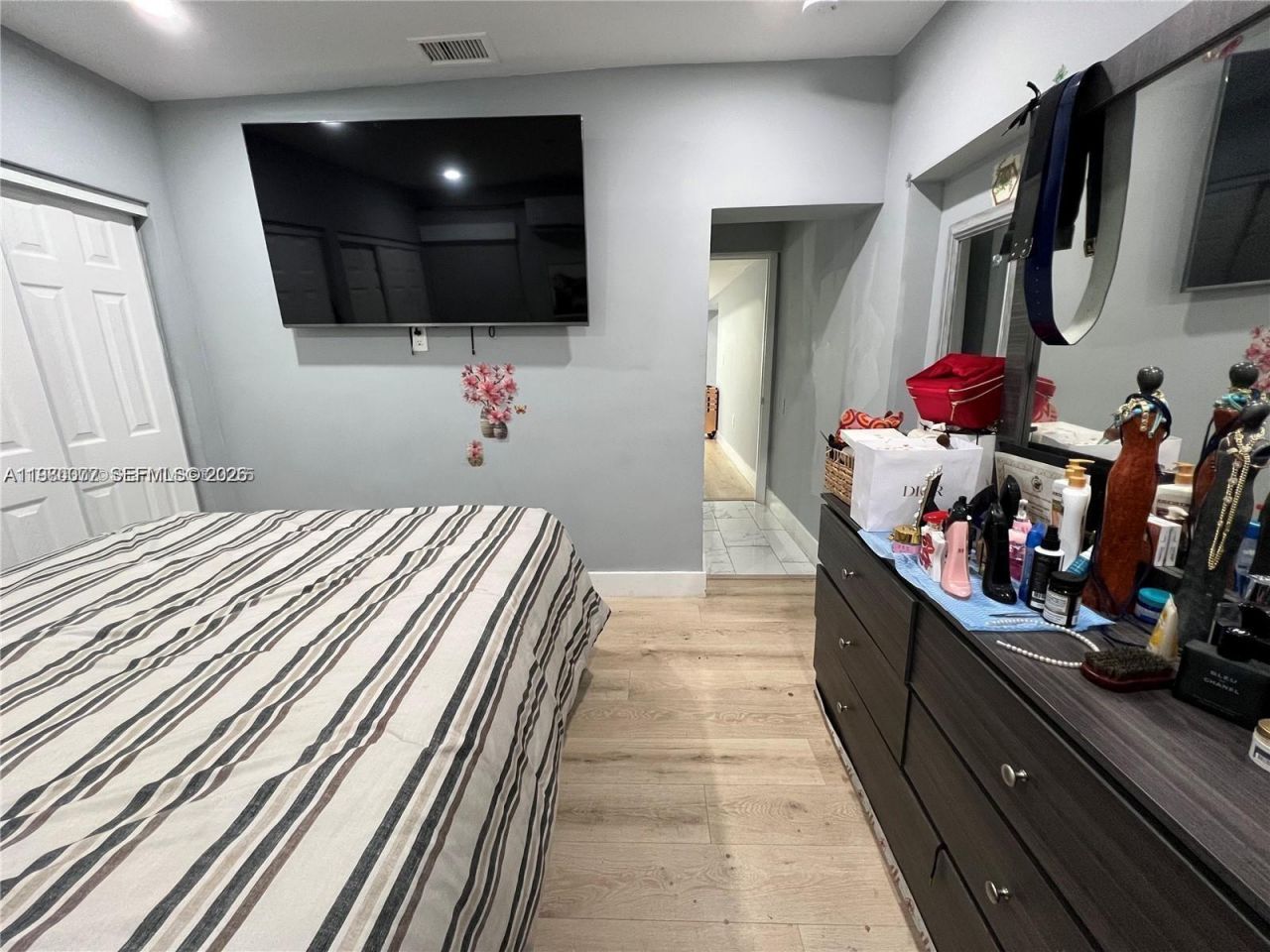 860 NW 18th Pl , Miami, FL 33125 Photo