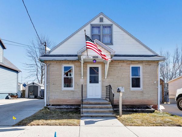 1611 Jackson St, Two Rivers, WI 54241