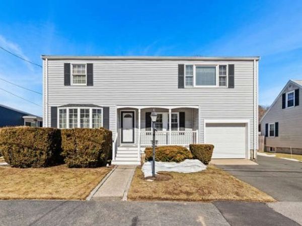 43 W Sigourney St, Lynn, MA 01905