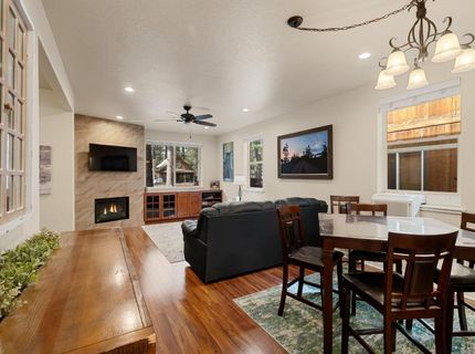 2046 Lukins Way, South Lake Tahoe, CA 96150 Photo