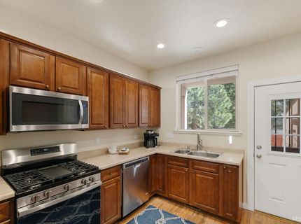 2046 Lukins Way, South Lake Tahoe, CA 96150 Photo