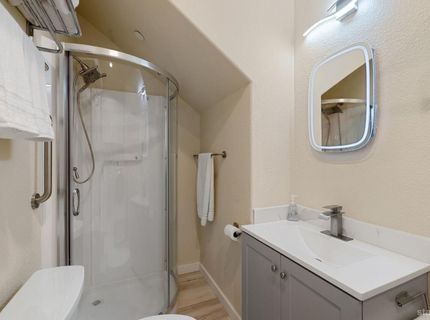 2046 Lukins Way, South Lake Tahoe, CA 96150 Photo