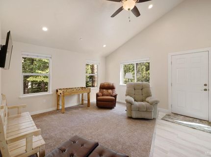 2046 Lukins Way, South Lake Tahoe, CA 96150 Photo