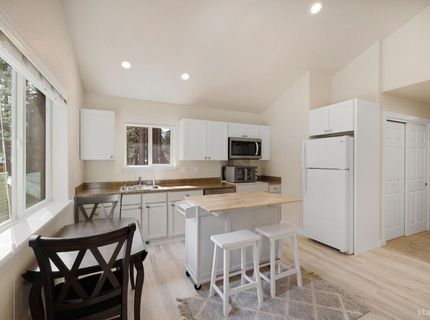 2046 Lukins Way, South Lake Tahoe, CA 96150 Photo