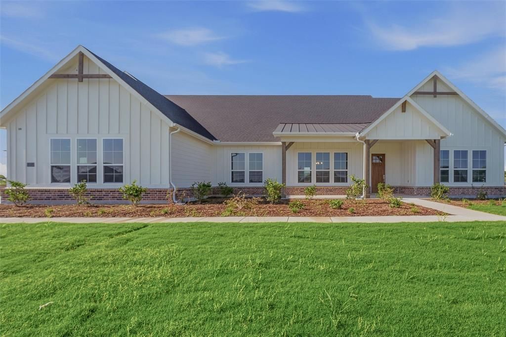 12213 Crystal Drive, Krum, TX 76249 Main Photo