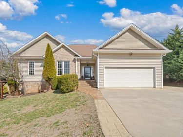 1017 Hooper Woods Drive, Forest, VA 24551