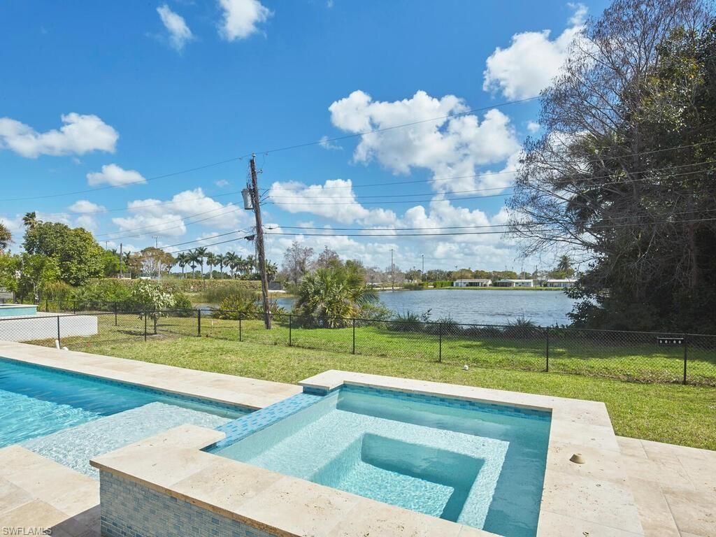 1448 10th St N, Naples, FL 34102 Photo