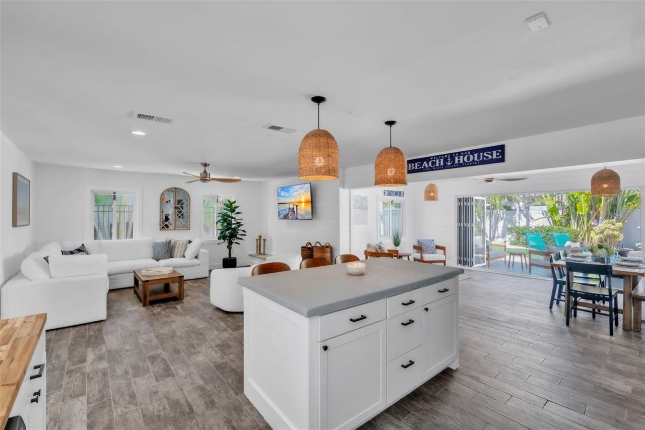 155 Crescent Drive, Anna Maria, FL 34216 Photo