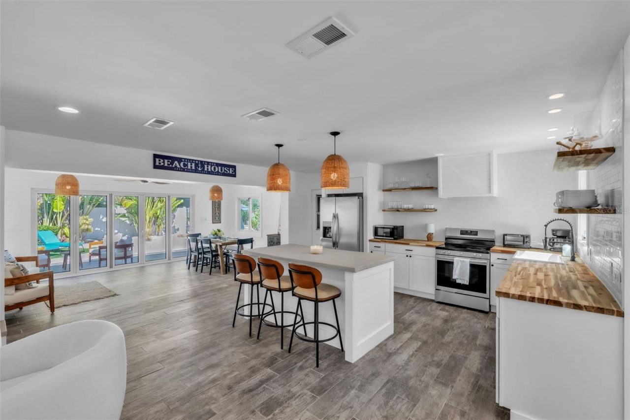 155 Crescent Drive, Anna Maria, FL 34216 Photo