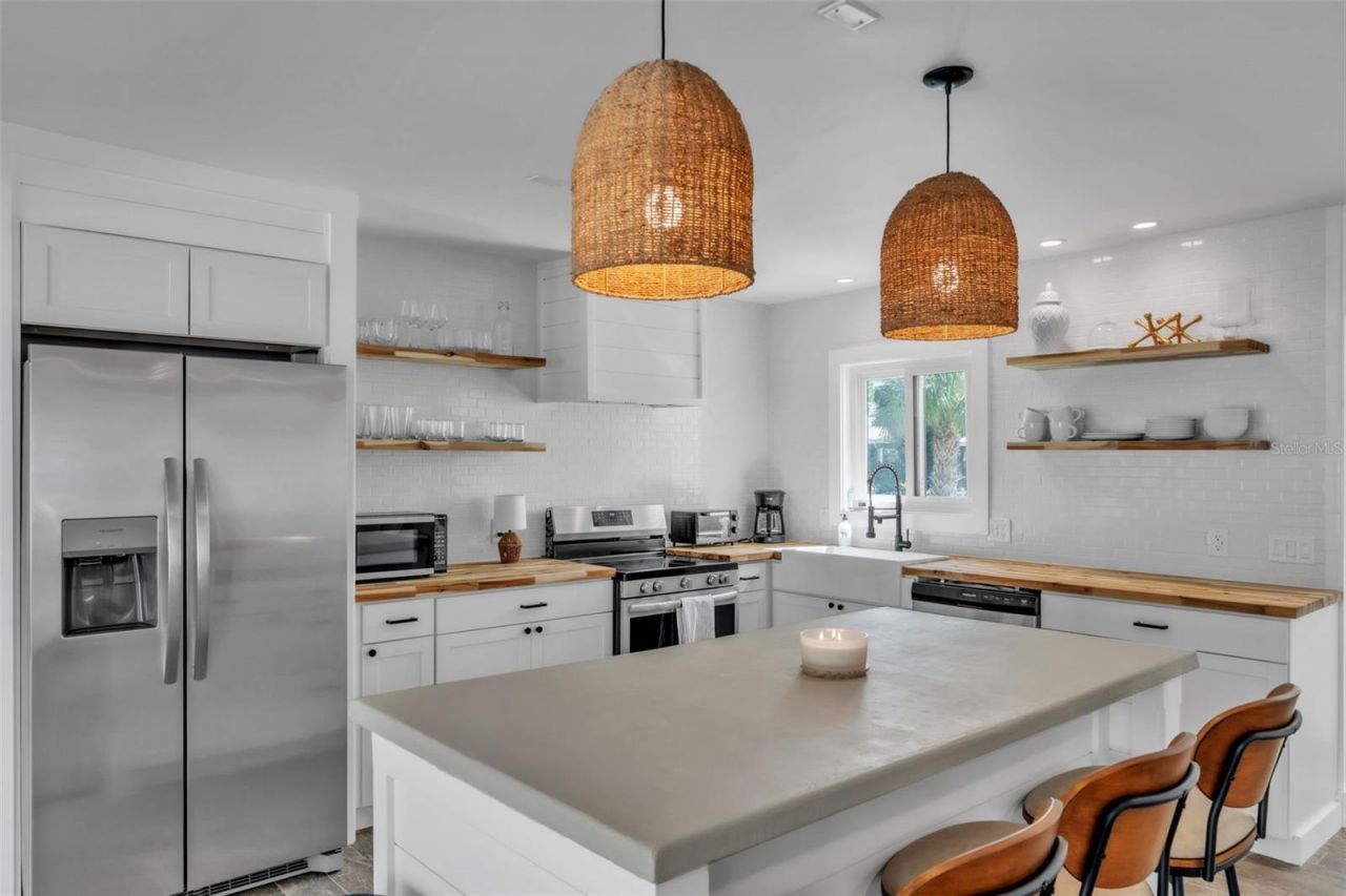 155 Crescent Drive, Anna Maria, FL 34216 Photo