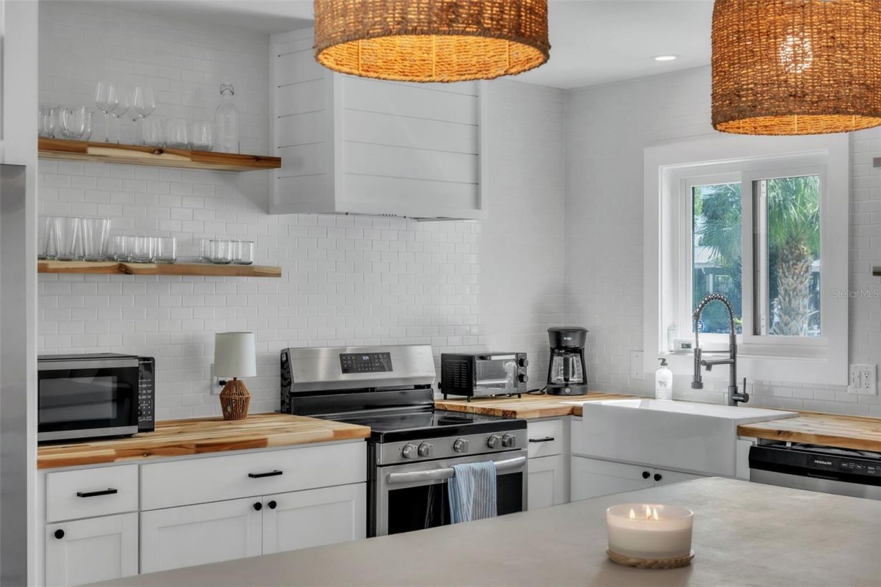 155 Crescent Drive, Anna Maria, FL 34216 Photo