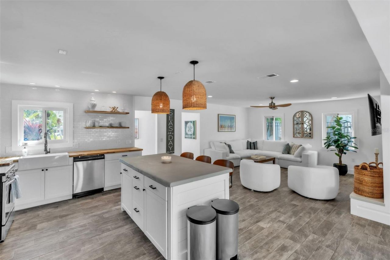 155 Crescent Drive, Anna Maria, FL 34216 Photo