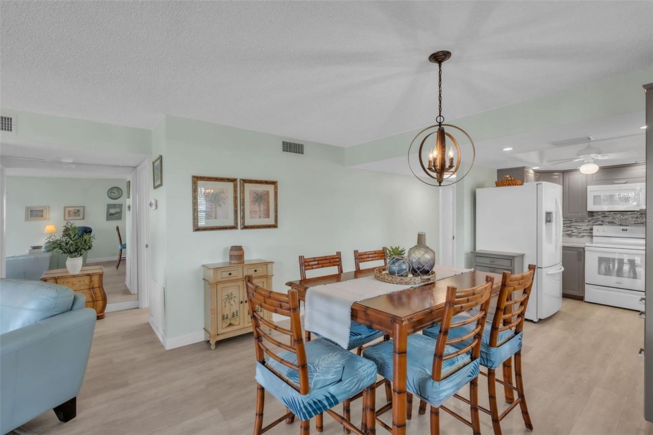 600 Manatee Avenue, Unit 145, Holmes Beach, FL 34217 Photo