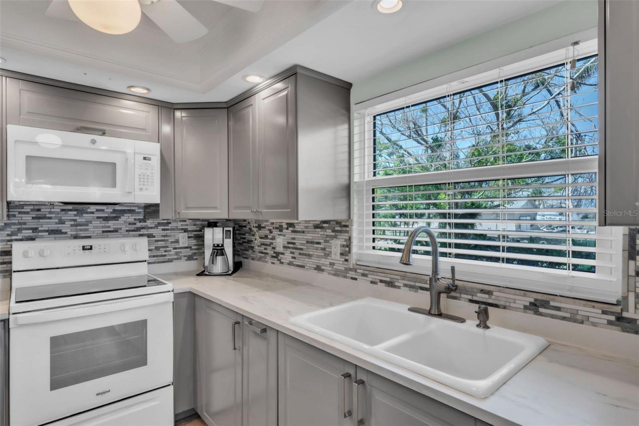 600 Manatee Avenue, Unit 145, Holmes Beach, FL 34217 Photo