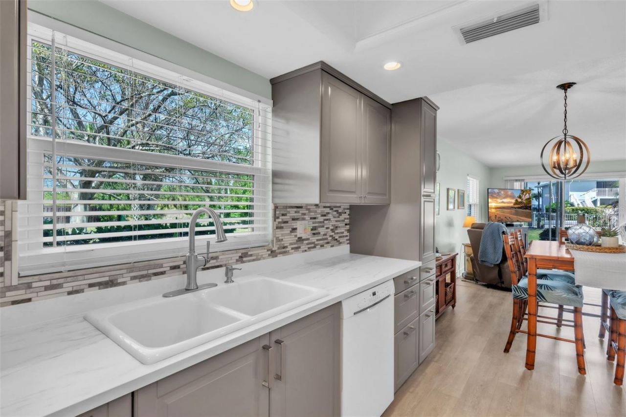 600 Manatee Avenue, Unit 145, Holmes Beach, FL 34217 Photo