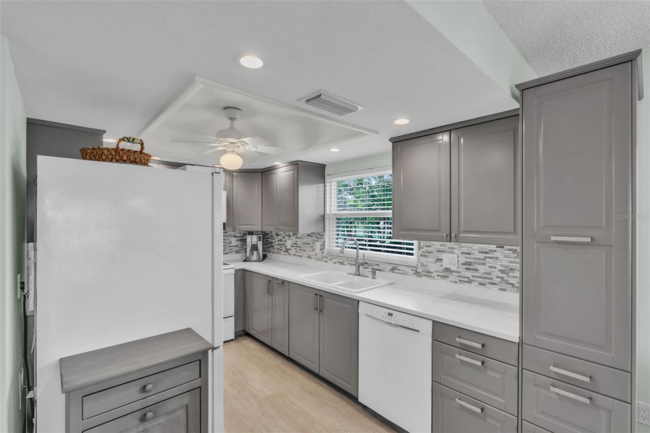 600 Manatee Avenue, Unit 145, Holmes Beach, FL 34217 Photo